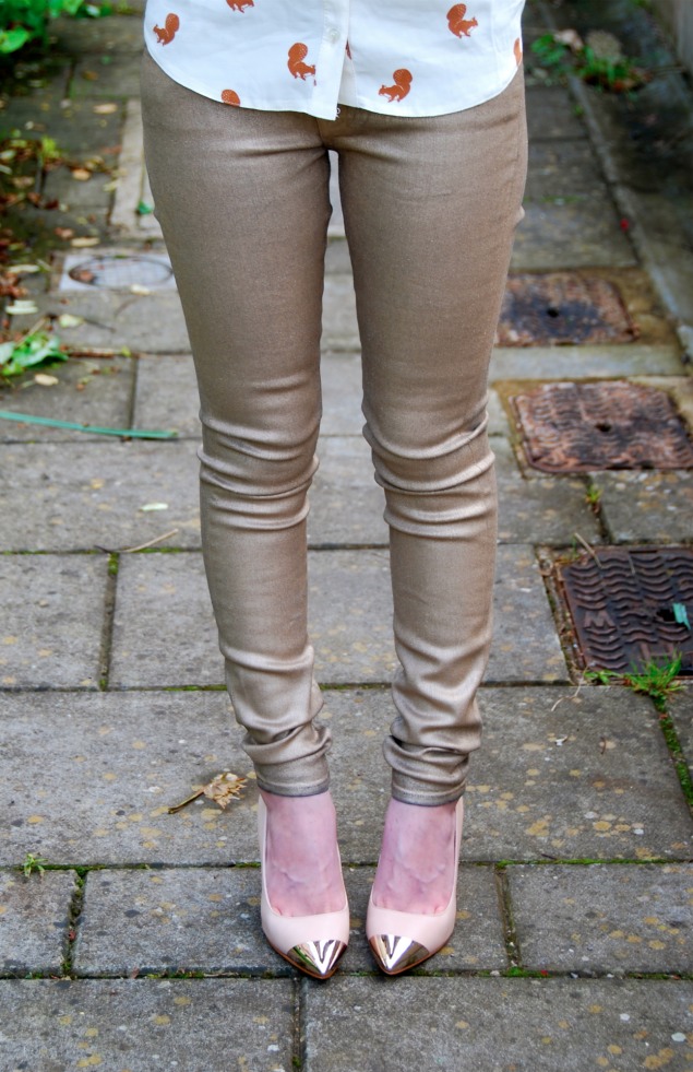 What to wear with gold pants!? r/femalefashionadvice